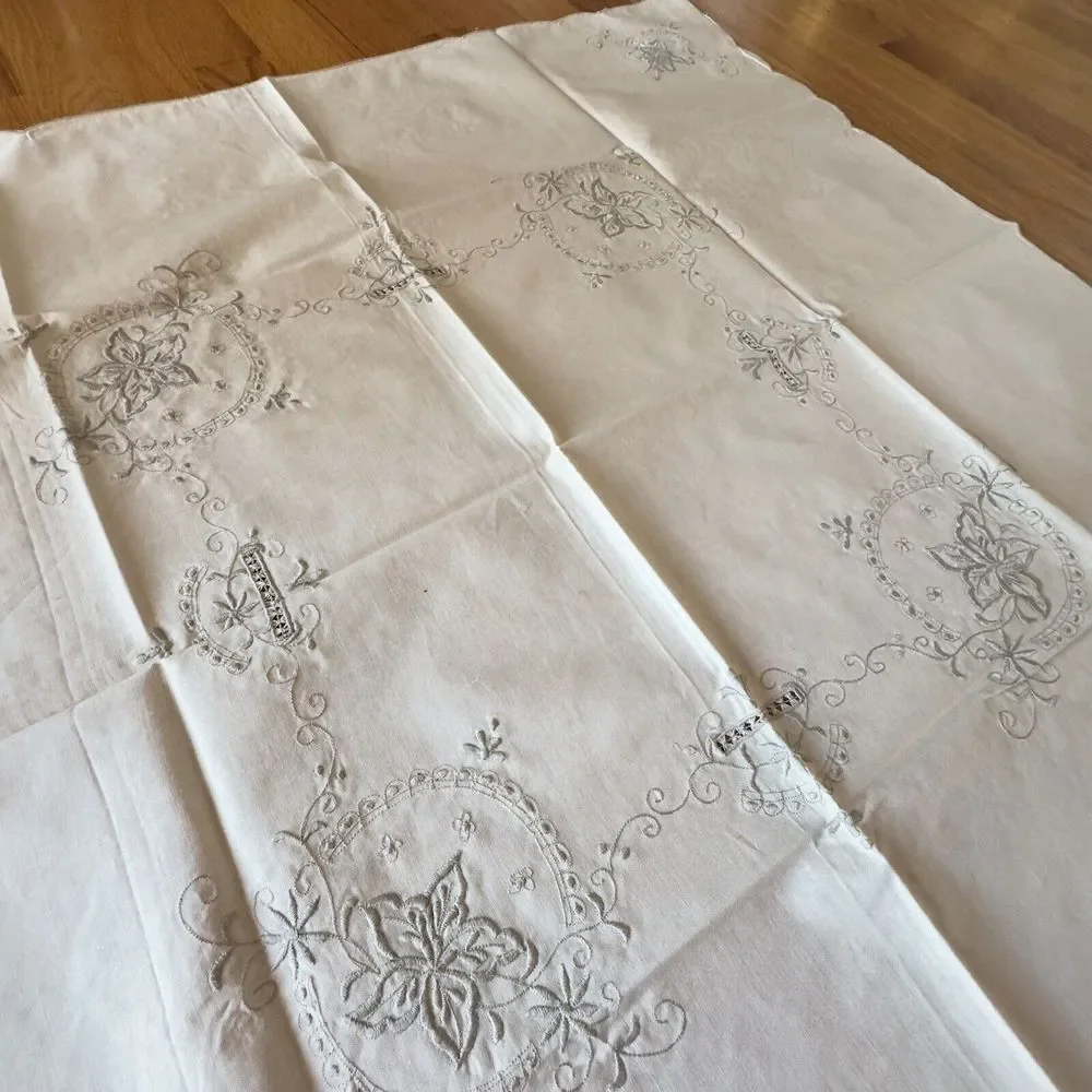 VTG Brodee Hand- Crochet Linen Table Cloth, Square Center Piece‎ & 12 Napkins